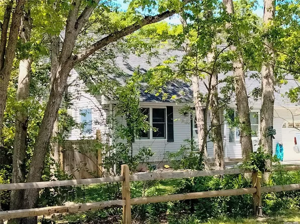 261 Parkway Drive, Calverton, NY 11933