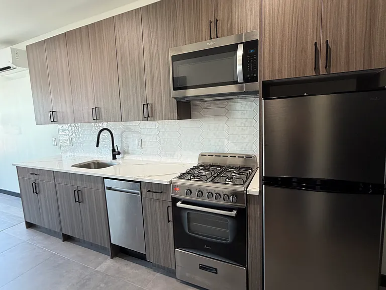 138 Mallory Ave #209 — Photo 1