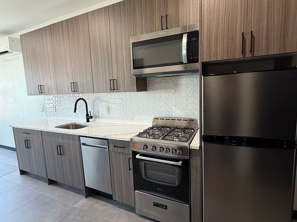 1st image of 140 Mallory Ave #209