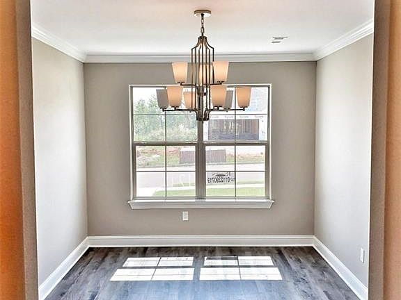 4th image of 472 Vista Del Valle St
