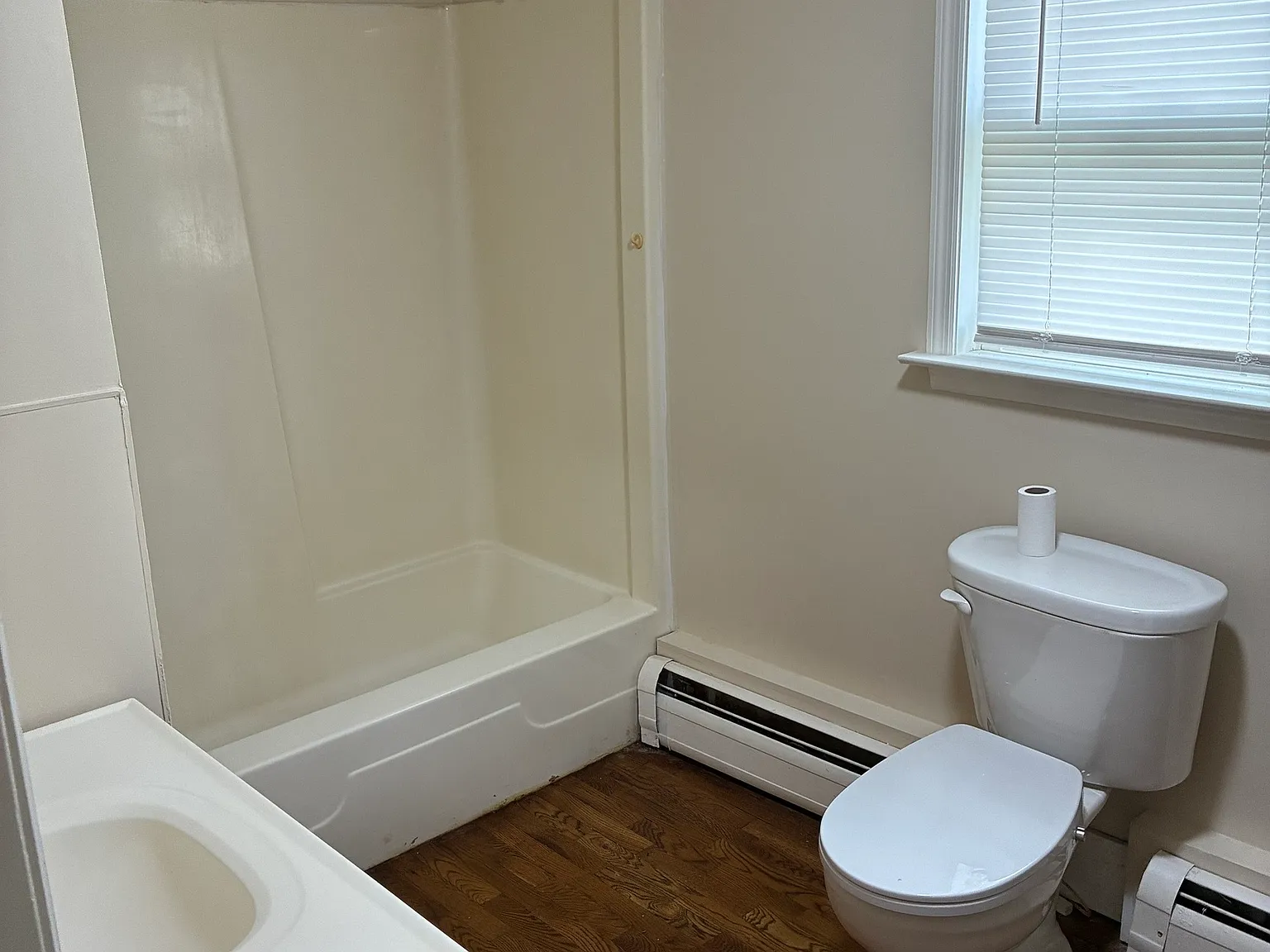 2 bed, 1.0 bath, 1100 sqft, $2,000 — Photo 3