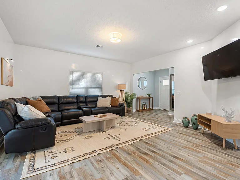 321 Jase Ct — Photo 7