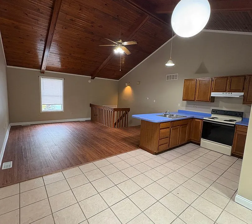 1136 Dale Dr