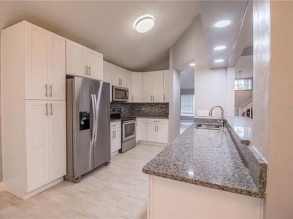 5th image of 2593 Chatham Cir