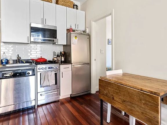 2nd image of 61 Delancey St #2