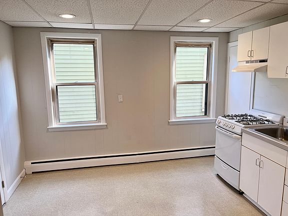 Eat-in Kitchen