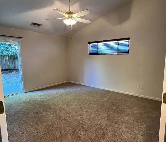 883 Paramount Way — Photo 12