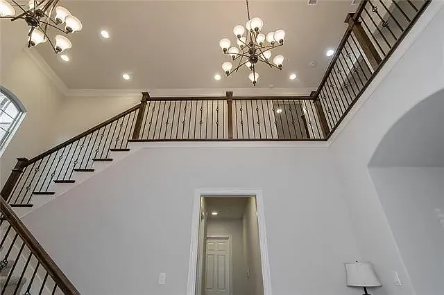 14613 Roselawn Ln — Photo 4