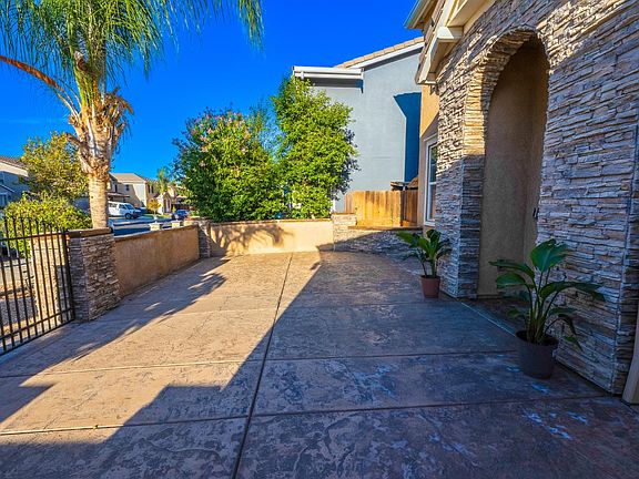3rd image of 1426 Nubian St