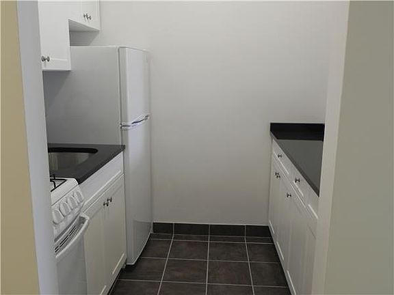 3rd image of 326 E 83rd St #5B