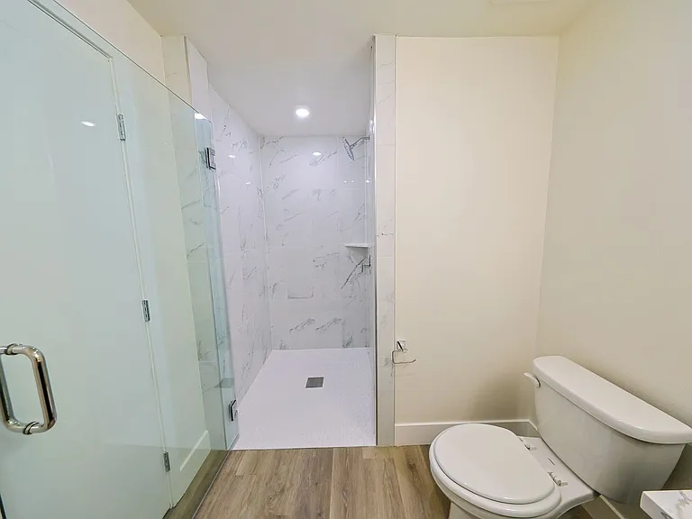 1317 W Jefferson Blvd — Photo 2