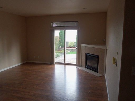 4th image of 1353 SE Newgate Dr