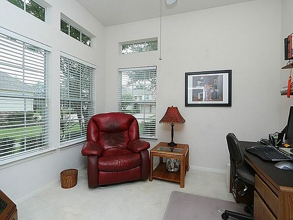 3rd image of 10211 Thornleaf Ln
