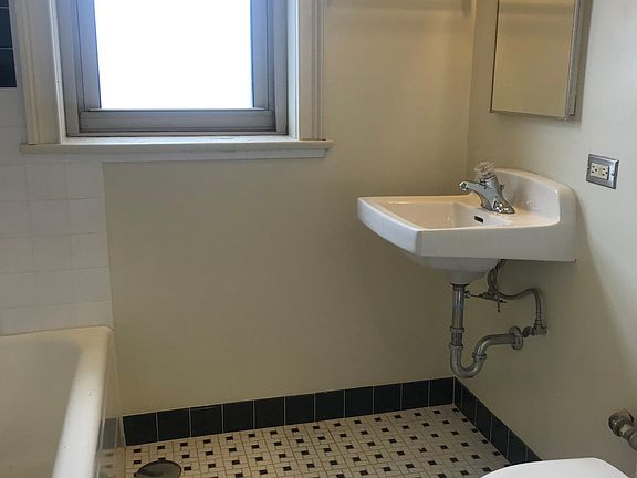 2nd image of 1370 E Hyde Park Blvd #507