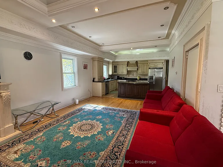 18 Irwin Ave #MAIN — Photo 3