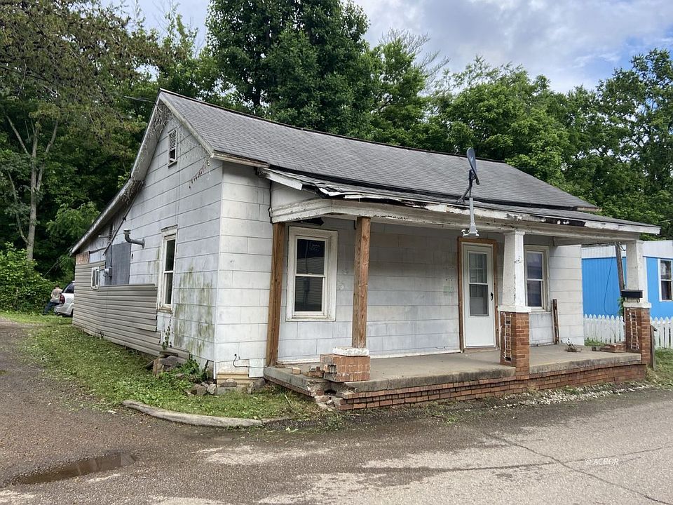 2nd image of 222 Adams St