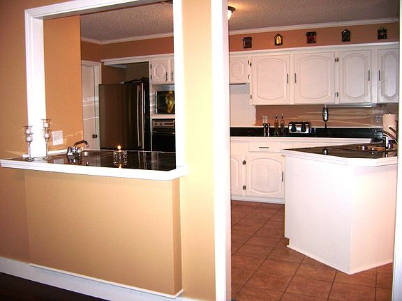 2nd image of 105 Raywood Dr