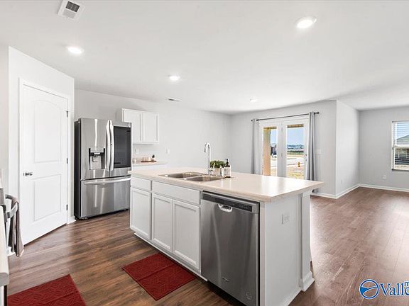 2nd image of 100 Oliver Ct