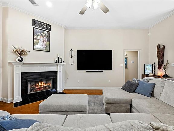 5th image of 632 Whitney Dr