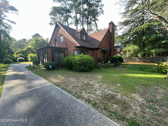 4th image of 906 Carey Road