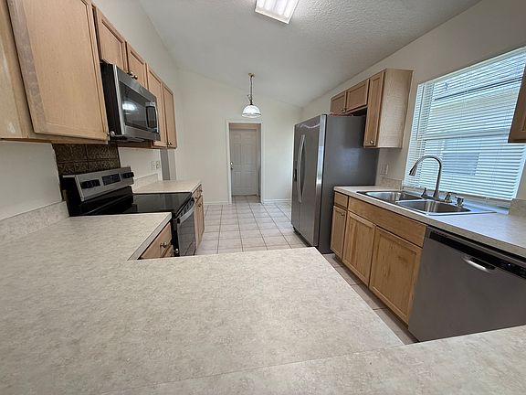 3rd image of 1905 Pine Bay Dr