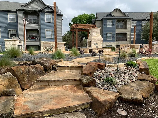 Falls Round Rock — Photo 36
