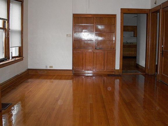 3rd image of 2757 N Troy St Floor 1