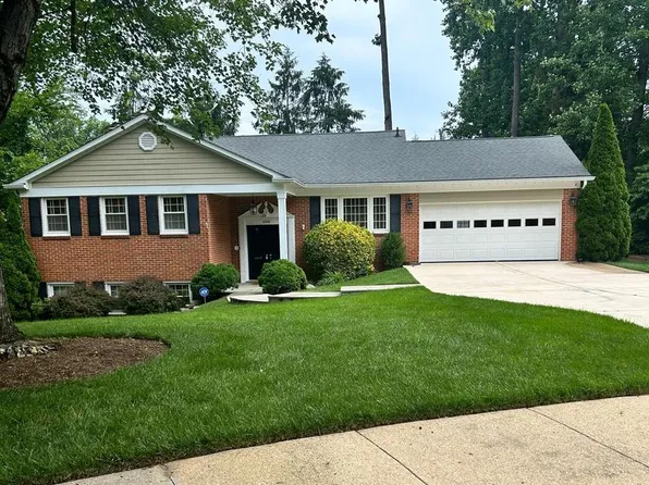 3300 Clearwood Ct, Falls Church, VA 22042