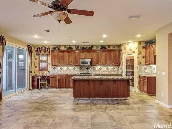 5th image of 472 Merlot Dr