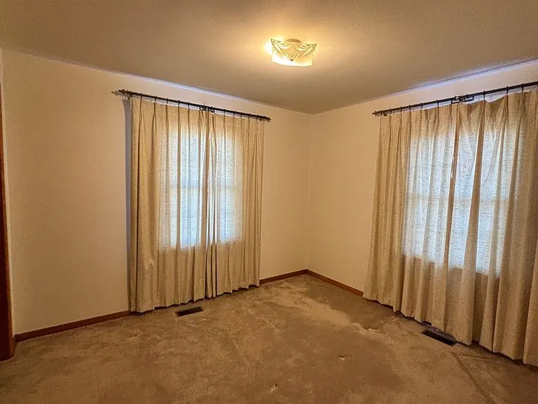2400 SW 53rd St — Photo 5