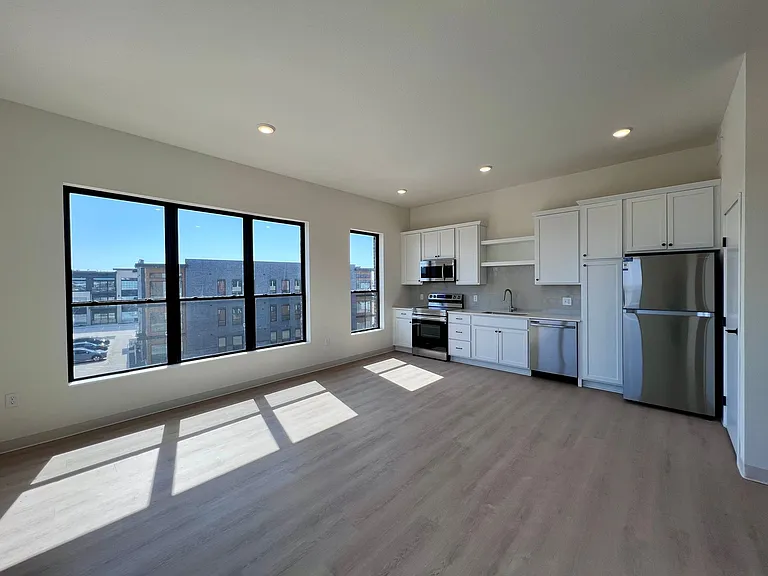 Roseann Lofts — Photo 11