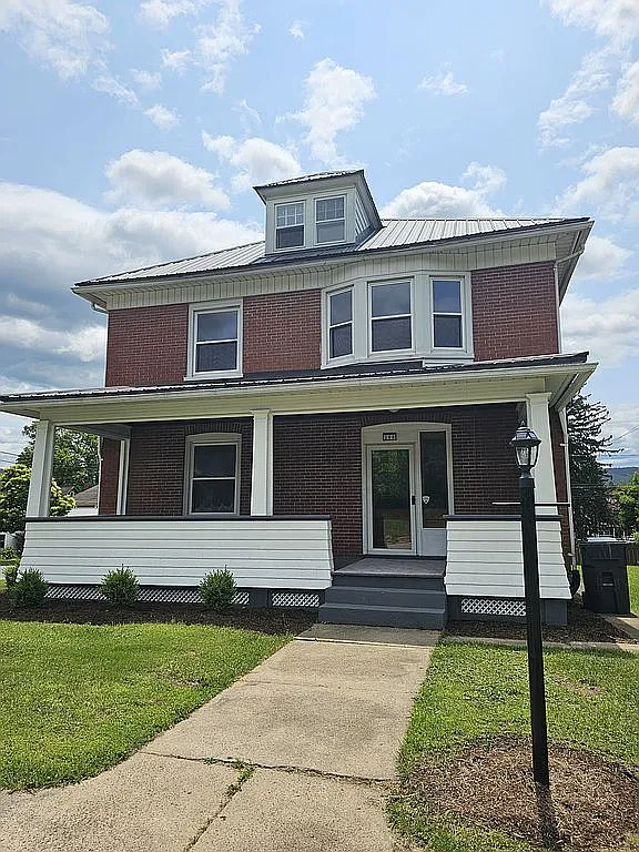 298 Woodland Ave photo 1