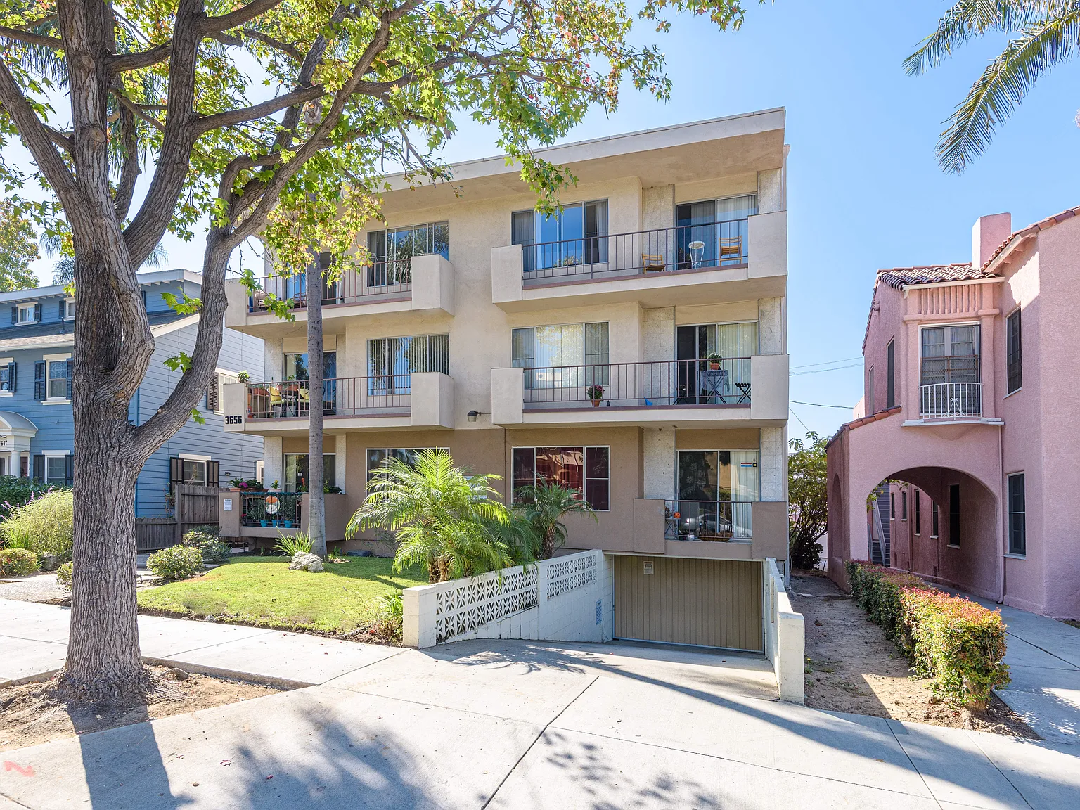 Martin Apartments — Photo 1