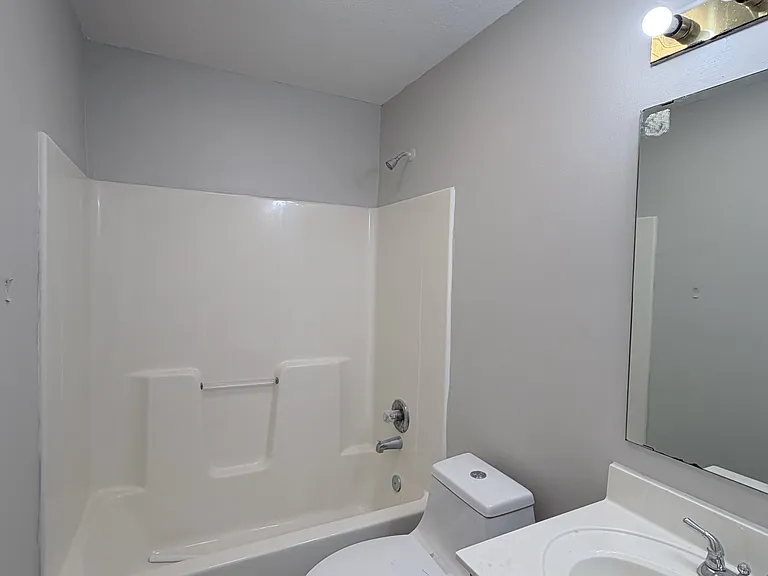 15636 Foster St — Photo 6