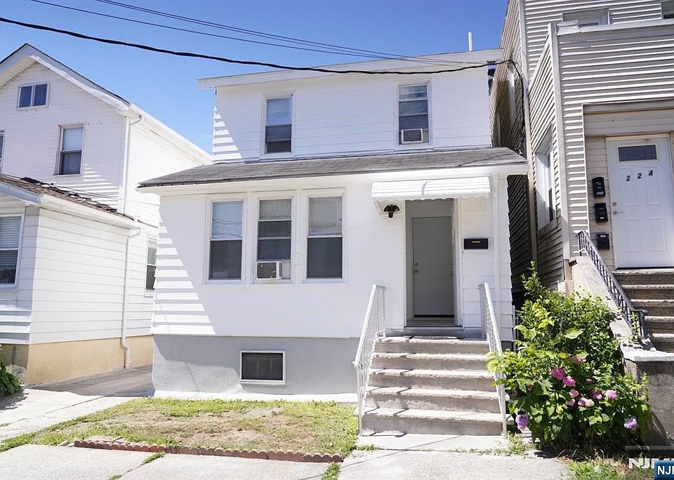 1st image of 222 Riverview Pl