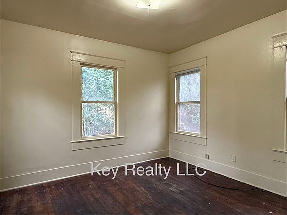 3rd image of 609 18th St