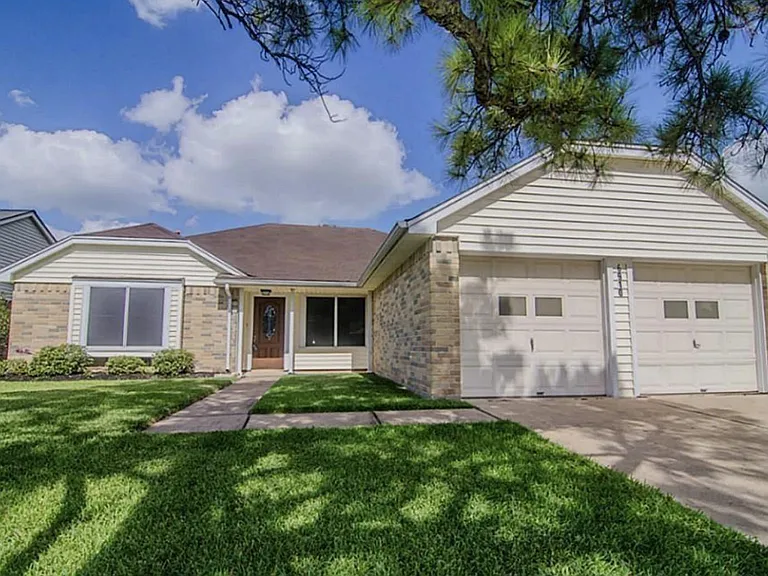 6910 Brockington Dr — Photo 2