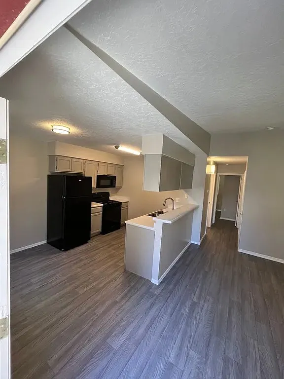 2 bed, 850 sqft, $1,350 — Photo 2