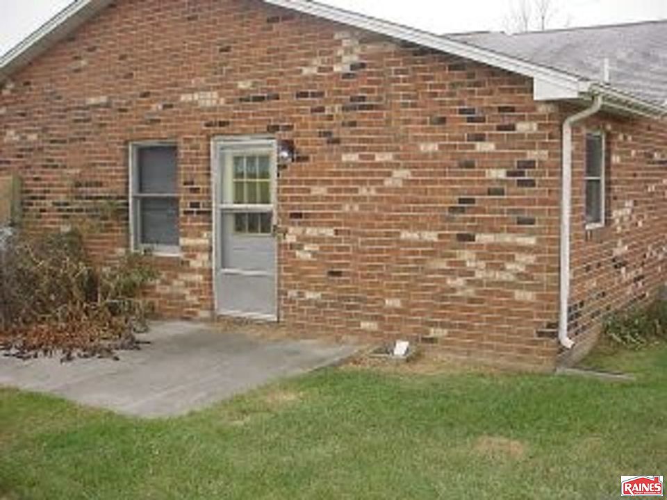 2nd image of 1442 Sandy Cir