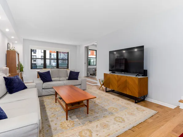 301 East 48th Street image 1 of 9