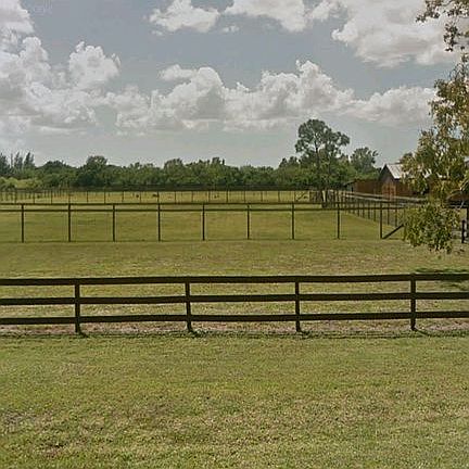 Upgraded no climb horse fencing