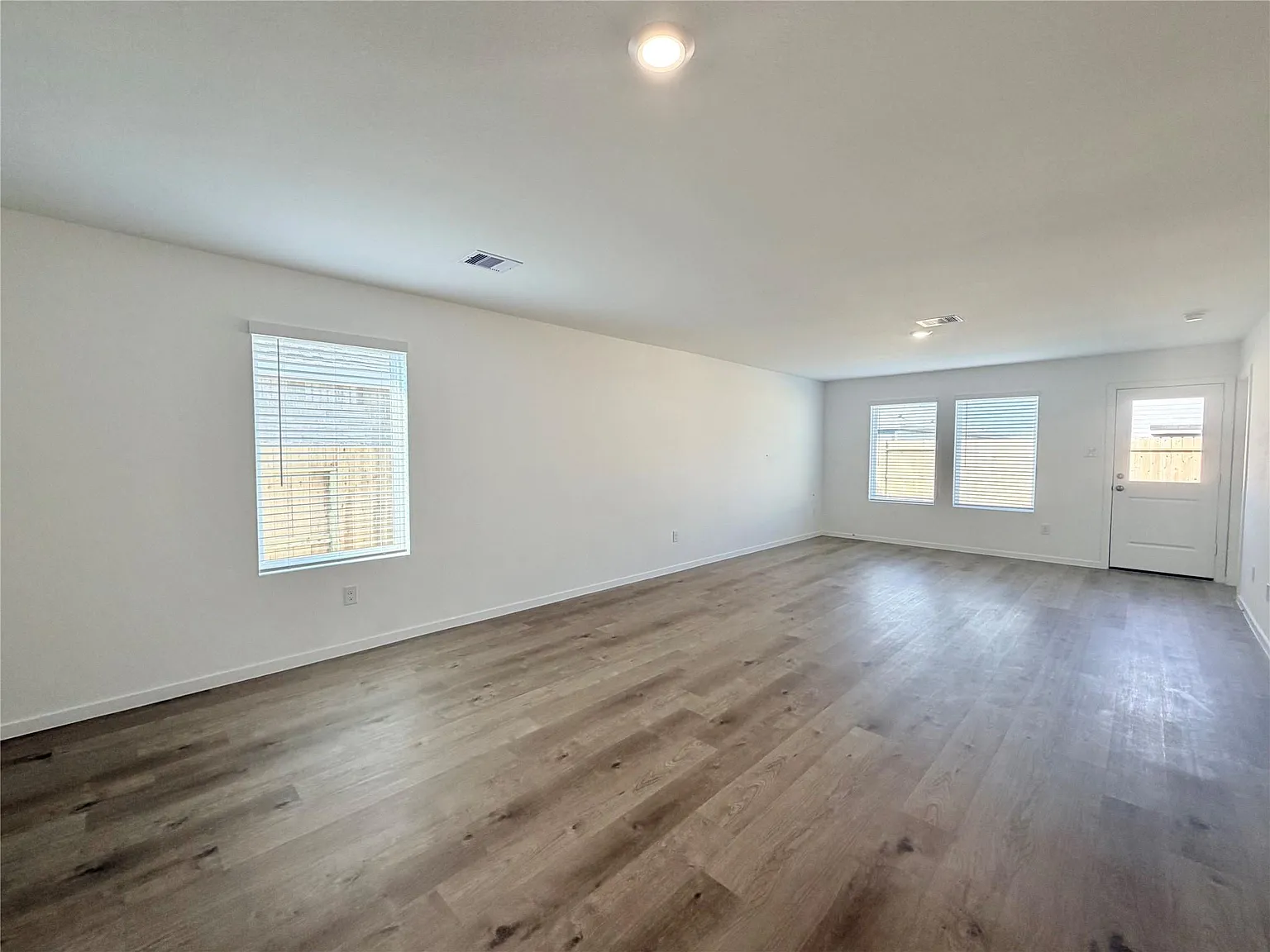 4 bed, 2.0 bath, 1656 sqft, $2,150 — Photo 4