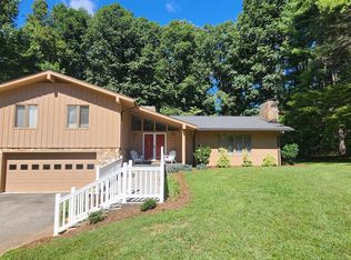 320 Cromwell Dr, Rocky Mount, VA 24151
