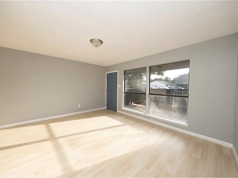 2610 Ektom Dr #B — Photo 4
