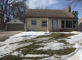 908 Northwestern Dr, Storm Lake, IA 50588