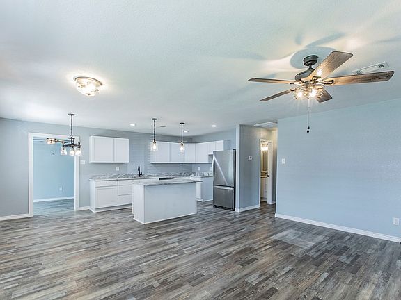 3rd image of 1001 S Andrea Dr