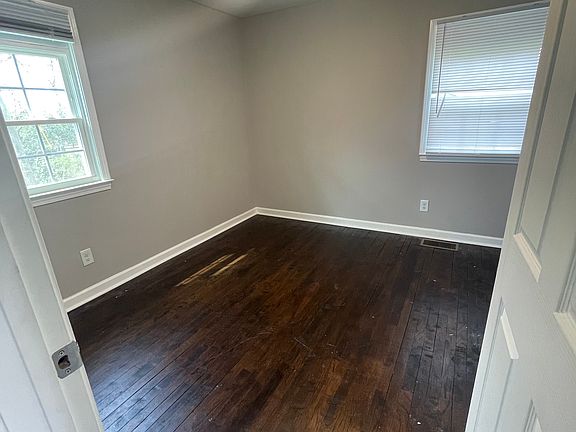 4th image of 405 Beard St