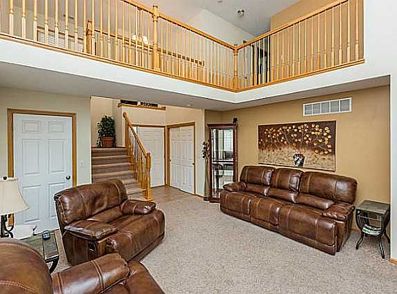 4th image of 333 NW Driftwood Dr