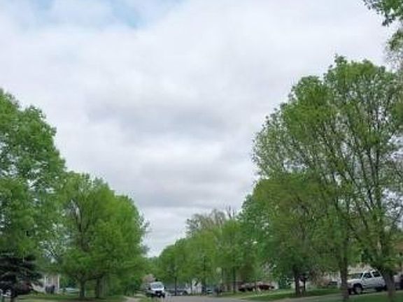 Exterior Neighborhood (street photo)