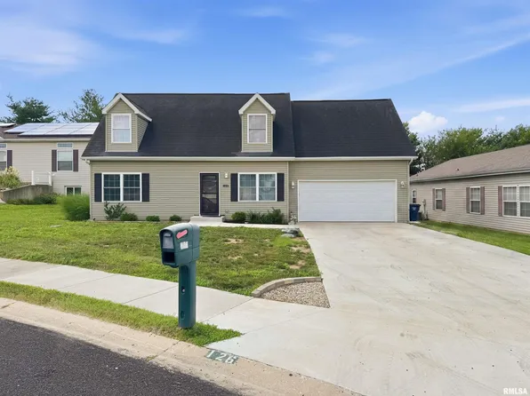126 S Columbus St, North Pekin, IL 61554